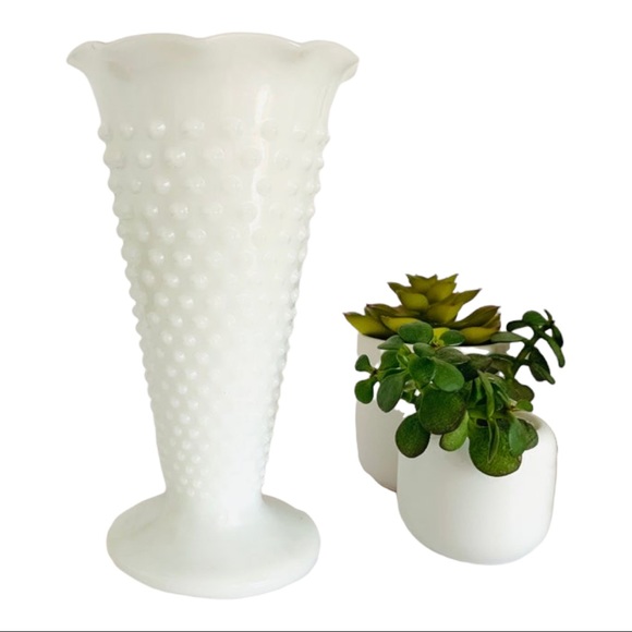 Milk Glass Hobnail Fosteria Vase With Ruffled Edge - Picture 1 of 4